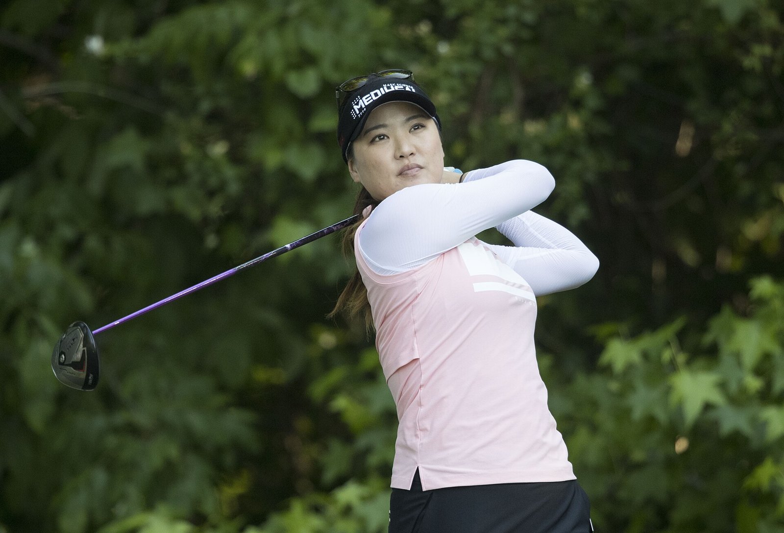 So Yeon Ryu at the LPGA Kingsmill Championship in 2017, the year of the stricter code, in a pink top with white sleeves beneath